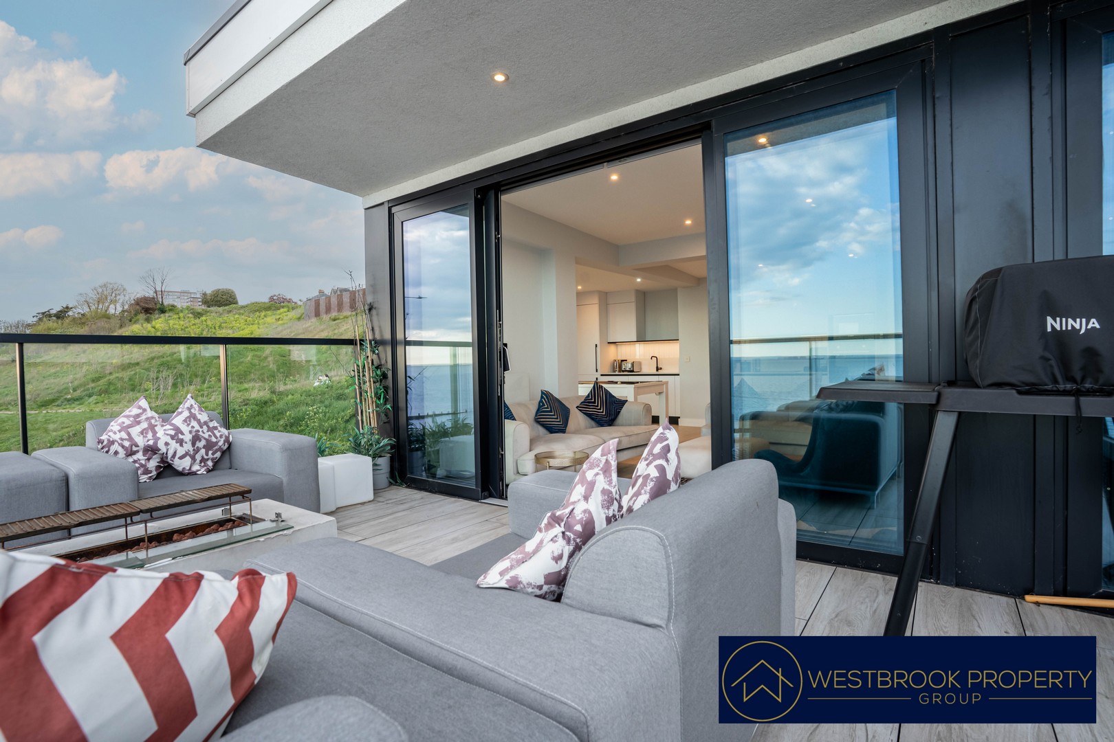 Boat House – Luxury 1 Bedroom Apartment with Panoramic Waterfront Views ...